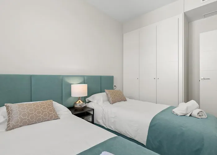 Sea View Brand New 3br Luxury Retreat Pool Gym *