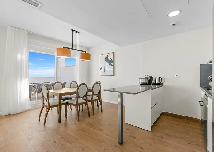 Sea View Brand New 3br Luxury Retreat Pool Gym Appartement *