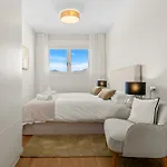 Apartment Sea View Brand New 3br Luxury Retreat Pool Gym *