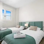 Sea View Brand New 3br Luxury Retreat Pool Gym *