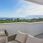 Apartment Sea View Brand New 3br Luxury Retreat Pool Gym *