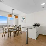 Sea View Brand New 3br Luxury Retreat Pool Gym Apartment *