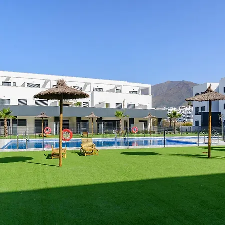 Sea View Brand New 3br Luxury Retreat Pool Gym Apartmán *