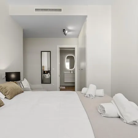 Sea View Brand New 3br Luxury Retreat Pool Gym Apartment *