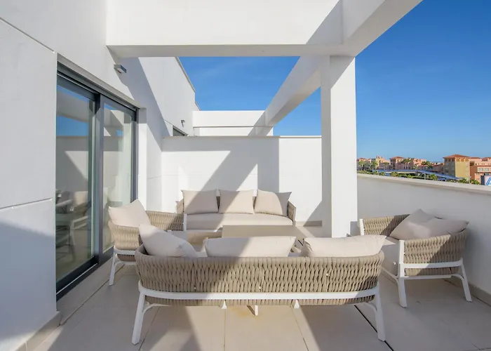 Sea View Brand New 3br Luxury Retreat Pool Gym *