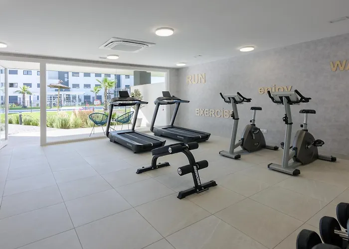 Sea View Brand New 3br Luxury Retreat Pool Gym